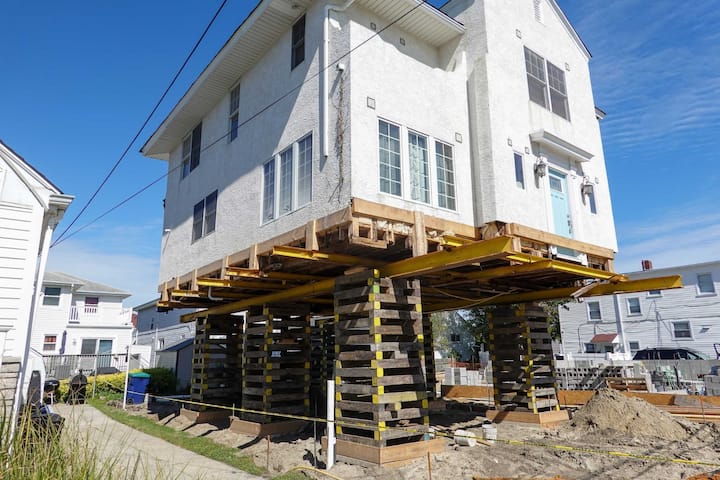 Located in Great Falls, Montana, we are a company that specializes in house lifting, small distance house moving, piles and foundations.